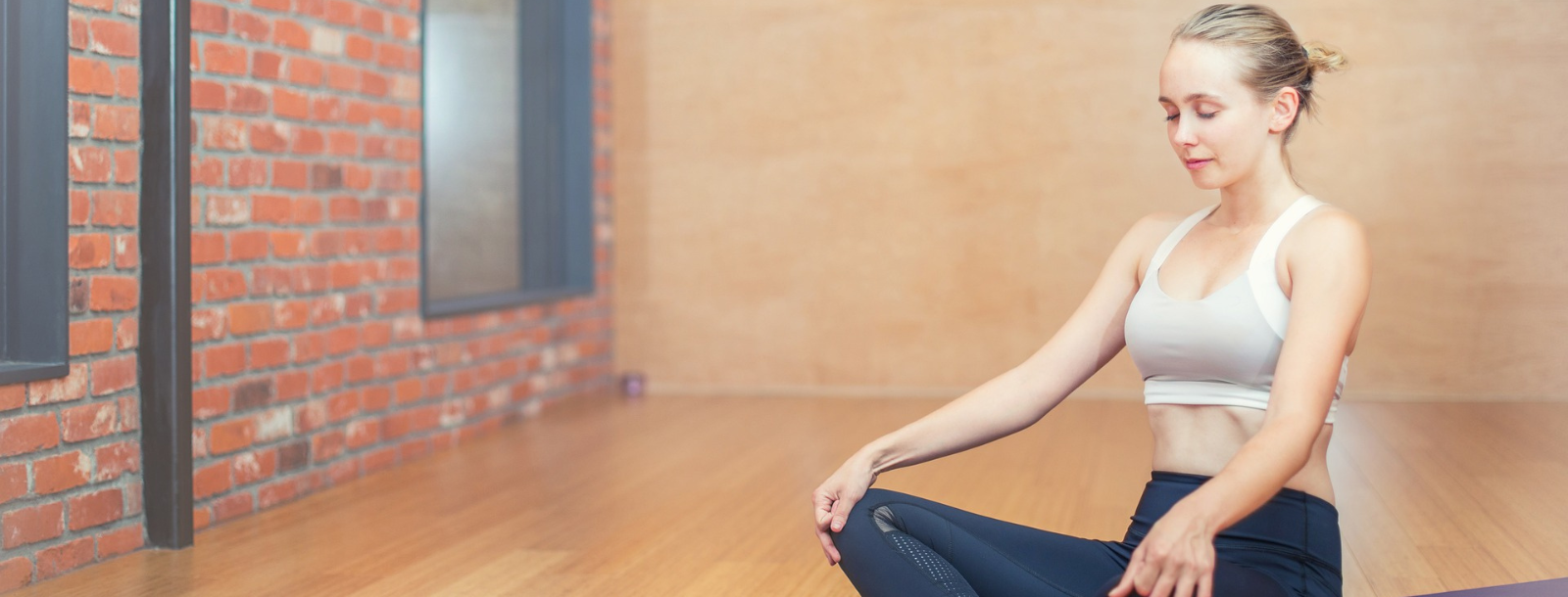 woman sitting on floor to meditate simply